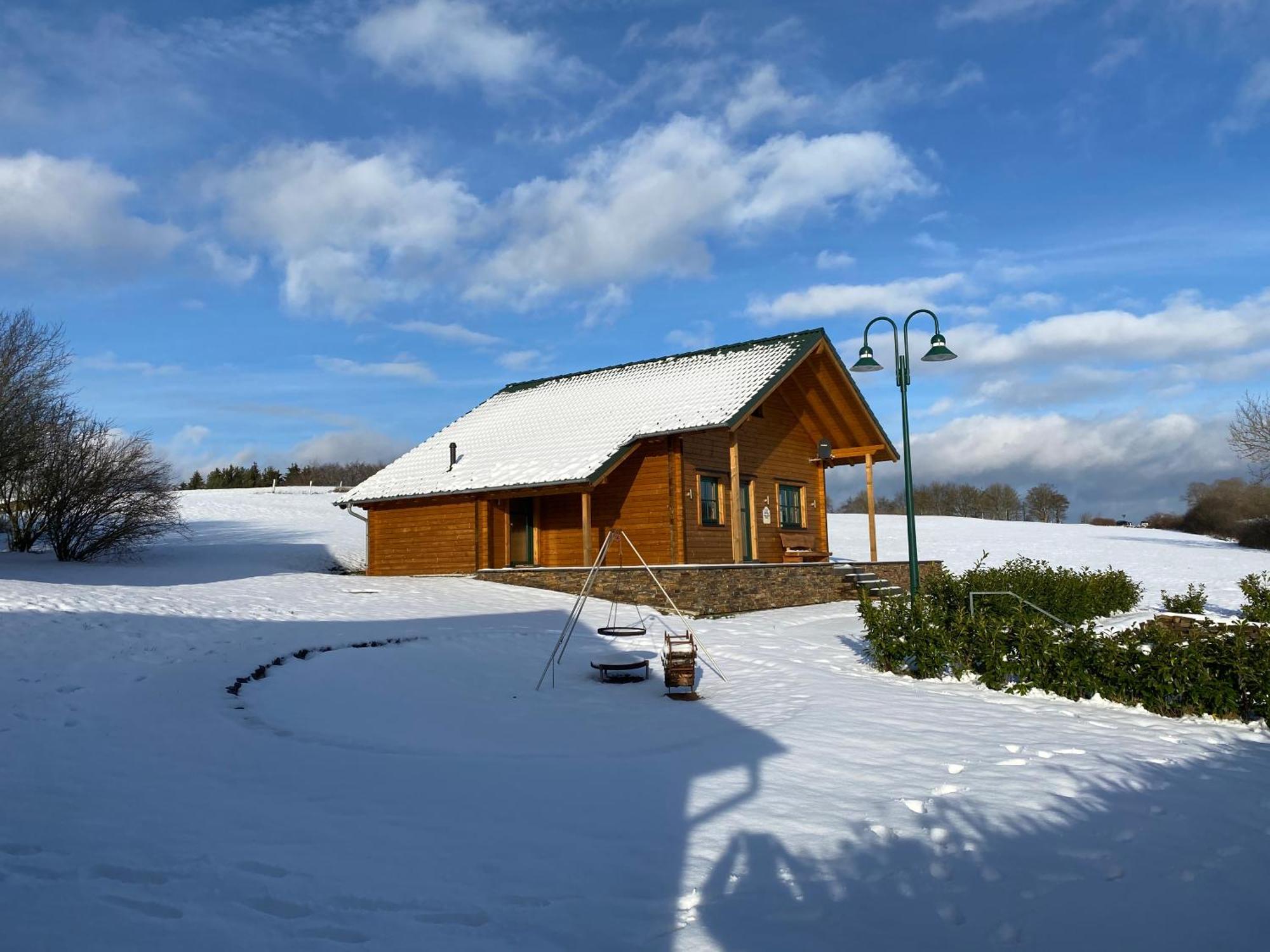 Holzhaus Onkel Fritz Mit Sauna Und Whirlwanne Esch  Exterior foto